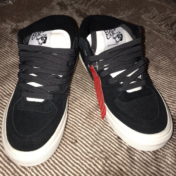 Vans Shoes - NWT Vans Half -Cab sneakers 👟